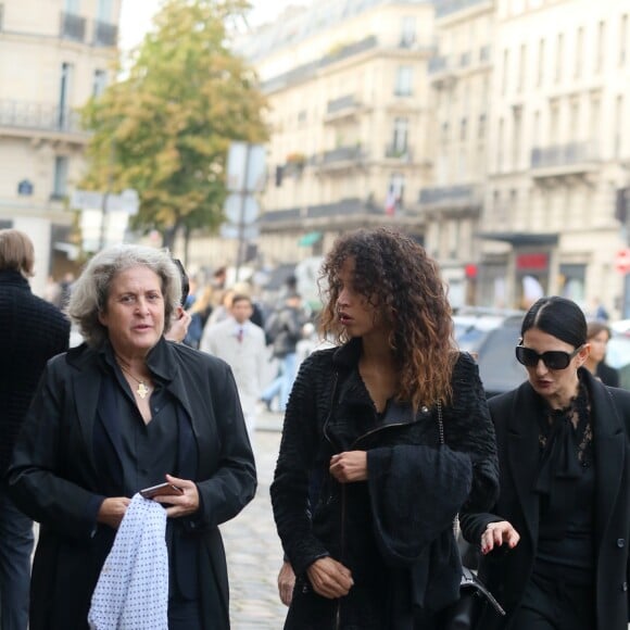 Noémie Lenoir, Dominique de Souza Pinto, Sylvie Ortega Munos lors des obsèques de Hervé Léger (Hervé Peugnet, Hervé Leroux) en l'église de Saint-Germain-des-Prés. Paris, le 13 octobre 2017. Celebrities at Herve Leger's funerals held at Saint-Germain-des-Prés's church. Paris, October 13th, 2017.13/10/2017 - Paris