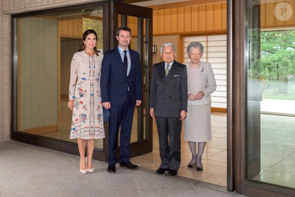 Le prince héritier Frederik et la princesse héritière Mary de Danemark ont été reçus au palais impérial par l'empereur Akihito et l'impératrice Michiko du Japon à Tokyo, au Japon, le 11 octobre 2017.
