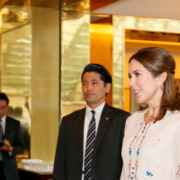 La princesse Mary de Danemark à un séminaire d'affaires à Tokyo au Japon le 11 octobre 2017.