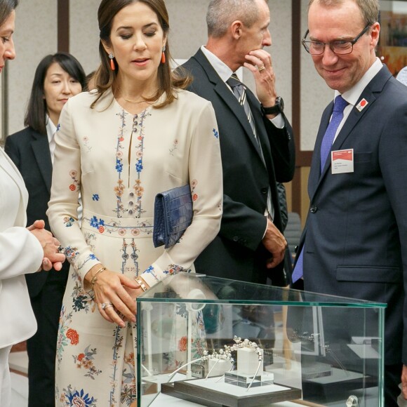 La princesse Mary de Danemark à un séminaire d'affaires à Tokyo au Japon le 11 octobre 2017.