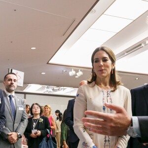 La princesse Mary de Danemark à un séminaire d'affaires à Tokyo au Japon le 11 octobre 2017.