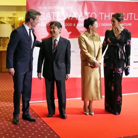 Le prince héritier Frederik de Danemark et la princesse Mary ont pris part en compagnie du prince héritier Naruhito du Japon et de la princesse Masako à une réception en l'honneur des 150 ans d'amitié entre leurs deux pays, au dernier jour de leur visite officielle, le 12 octobre 2017 à Tokyo.