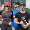 Sophie Turner et son compagnon Joe Jonas promènent leur petit chiot (Pomsky) dans les rues de New York, le 8 septembre 2017.