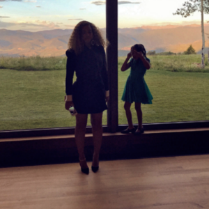 Beyoncé et sa fille Blue Ivy au mariage de son ami Todd Tourso en août 2017. La chanteuse a publié les clichés le 14 octobre sur sur son site internet.