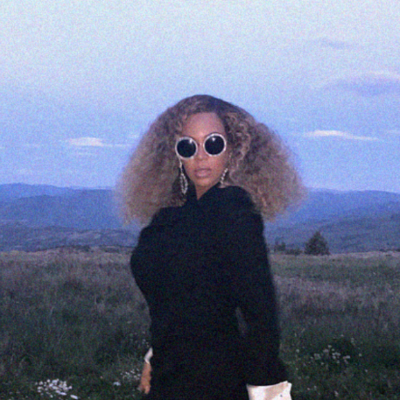 Beyoncé au mariage de son ami Todd Tourso en août 2017. La chanteuse a publié les clichés le 14 octobre sur sur son site internet.