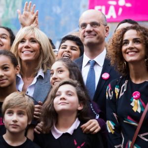 La Première Dame Brigitte Macron (Trogneux), Jean-Michel Blanquer, ministre de l'Education Nationale et Leïla Slimani - La Première Dame française lors de la lecture de la dictée ELA (texte "inédit", écrit spécialement pour l'occasion, de l'auteure de "Une chanson douce", Leïla Slimani) à l'occasion de la 14ème édition de la dictée d'ELA (Association européenne contre les leucodystrophie) au collège Georges Courteline dans le XIIe arrondissement de Paris, France, le 16 octobre 2017.