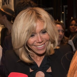 Exclusif - La Première dame Brigitte Macron - Représentation de la pièce "Les chatouilles (Ou la danse de la colère)" d'Andréa Bescond portant sur la pédophilie, au théâtre Antoine, à Paris, le 16 octobre 2017.