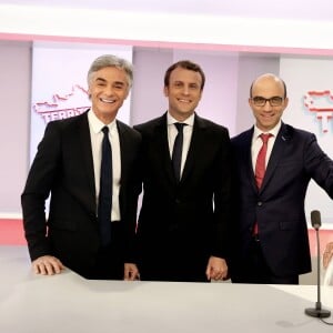 Exclusif - Cyril Viguier, Emmanuel Macron, Michael Szames - Le candidat du mouvement En Marche !, Emmanuel Macron, invité de l'émission "Territoires d'Infos" présenté par Cyril Viguier sur la chaine Public Sénat, le 11 avril 2017. © Dominique Jacovides/Bestimage