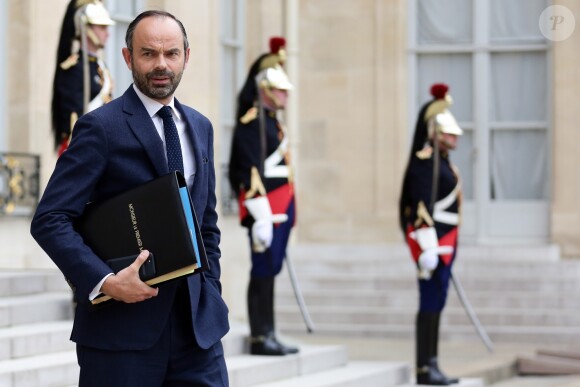 Le premier ministre Edouard Philippe à la sortie du conseil des ministres au palais de l'Elysée le 4 octobre 2017 à Paris. © Stéphane Lemouton / Bestimage