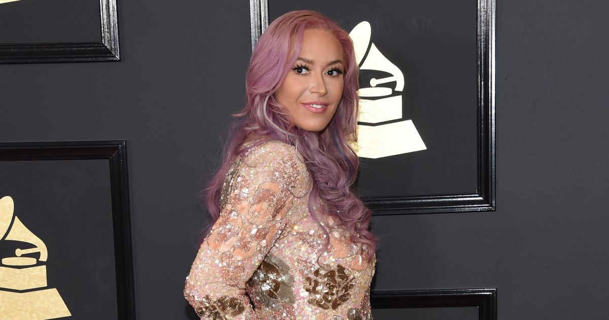 Kaya Jones à la 59ème soirée annuelle des Grammy Awards au théâtre