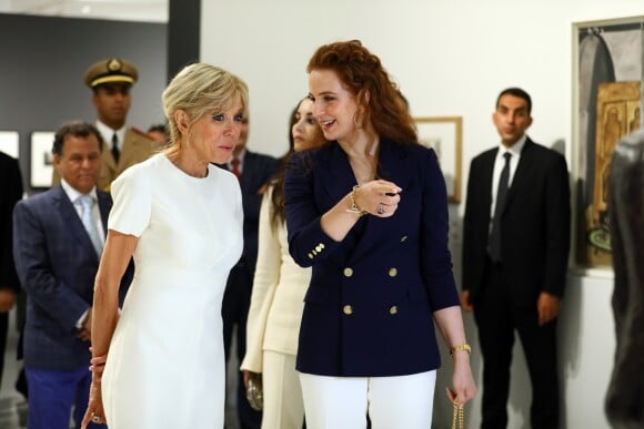 Brigitte Macron découvrant en compagnie de la princesse Lalla Salma du Maroc l'exposition "Face à Picasso" au Musée Mohammed VI d'art moderne et contemporain de Rabat, le 14 juin 2017. © Sébastien Valiela / Bestimage