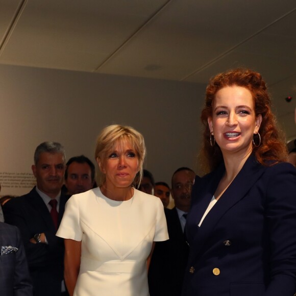 Brigitte Macron découvrant en compagnie de la princesse Lalla Salma du Maroc l'exposition "Face à Picasso" au Musée Mohammed VI d'art moderne et contemporain de Rabat, le 14 juin 2017. © Sébastien Valiela / Bestimage