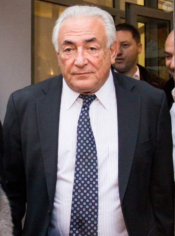 Dominique Strauss Kahn quitte son hôtel à Lille pour se rendre au tribunal, dans le cadre du procès de proxénétisme aggravé dit de "l'affaire du Carlton". Le 17 février 2015.