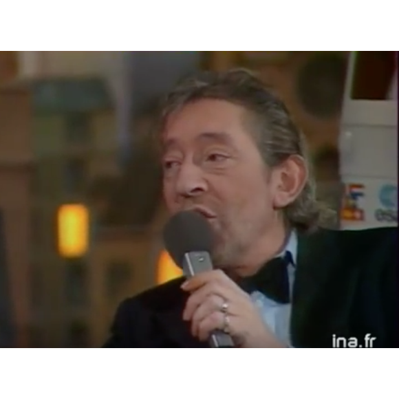 Whitney Houston face à Serge Gainsbourg, un peu alcoolisé, en 1986. Une archive de l'INA.