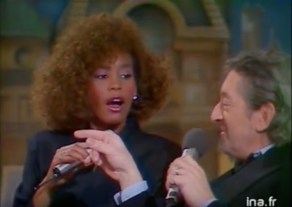Whitney Houston face à Serge Gainsbourg en 1986. Une archive de l'INA. La chanteuse outrée !