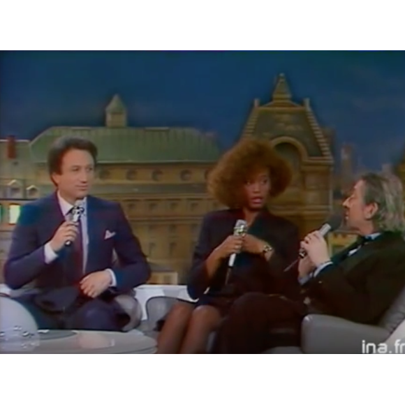 La star Whitney Houston face à Serge Gainsbourg en 1986. Une archive de l'INA.