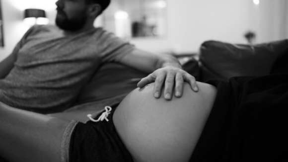 Jeny Priez : Fin prête pour l'accouchement et l'arrivée de "mini Jony"