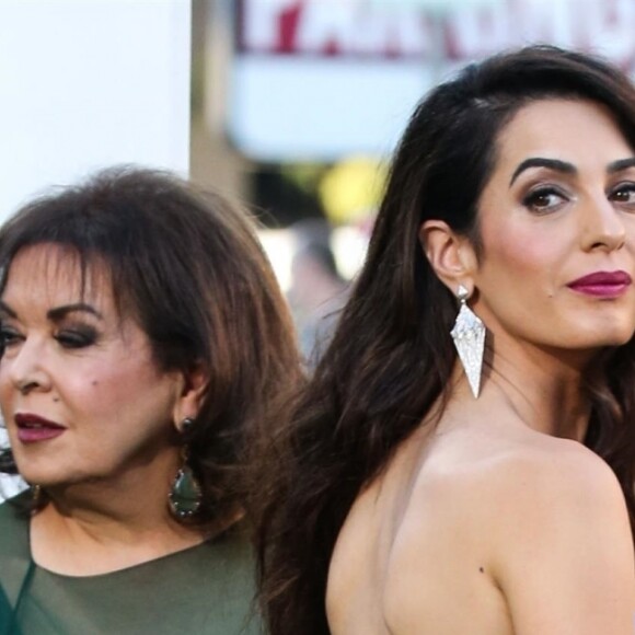 Baria Alamuddin et Amal Clooney à la première de "Suburbicon" au théâtre Regency Village à Westwood, le 22 octobre 2017