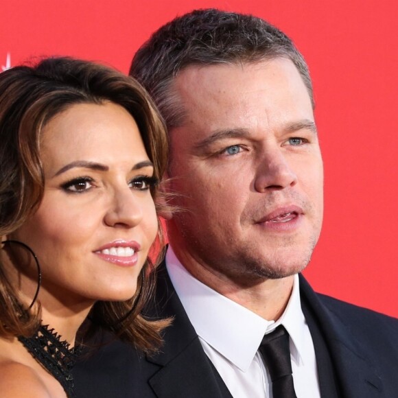 Luciana Barroso et son mari Matt Damon à la première de 'Suburbicon' au théâtre Regency Village à Westwood, le 22 octobre 2017