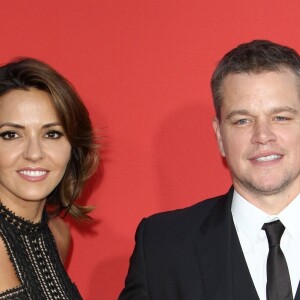 Luciana Barroso et son mari Matt Damon à la première de 'Suburbicon' au théâtre Regency Village à Westwood, le 22 octobre 2017