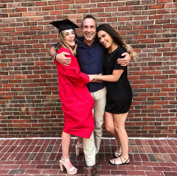 Mike Horn a passé le week-end avec ses filles Annika et Jessica. Cette dernière a été dîplomée de l'université de Boston. Mai 2017.
