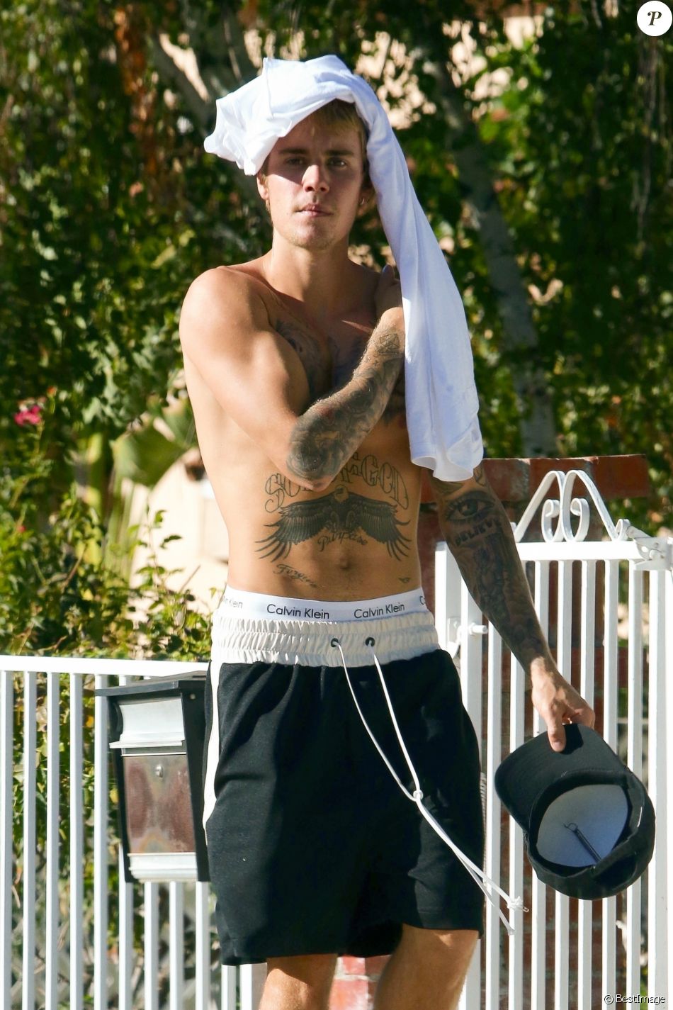 Exclusif Justin Bieber Dans Les Rues De Los Angeles Le Septembre Purepeople