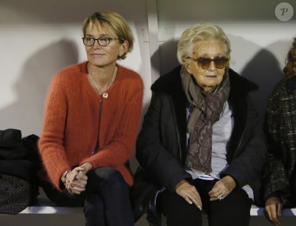 Claude Chirac et sa mère Bernadette Chirac - Le Variétés Club de France dispute un match caritatif présidé par madame Chirac au profit de l'opération "+ de Vie", en faveur des personnes âgées accueillies dans les services de gériatrie et d'URMA, service pédiatrie du CHU de Montpellier, parrainé par Laurent Blanc au stade Léo-Lagrange de Poissy, le 11 Octobre 2017. © Marc Ausset-Lacroix/Bestimage