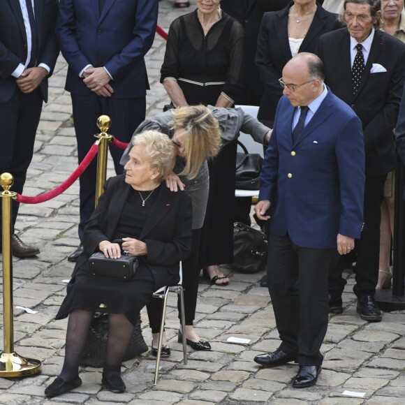 Bernadette Chirac et sa fille Claude Chirac, Bernard Cazeneuve - Hommage national à Simone Veil (femme politique et rescapée de la Shoah) dans la cour d'Honneur des Invalides à Paris, France, le 5 juillet 2017. Simone Veil reposera avec son mari au Panthéon. © Pierre Perusseau/Bestimage