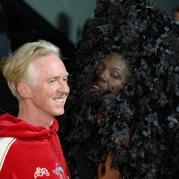 Philip Treacy et Grace Jones à l'avant-première de "Grace Jones: Bloodlight and Bami" à Londres, le 25 octobre 2017.