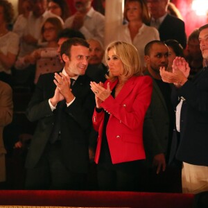 Exclusif - Marc Ladreit de Lacharrière, le président de la République Emmanuel Macron, son épouse Brigitte Macron et Jean-Claude Camus - Représentation de la pièce de théâtre "Le Tartuffe" au théâtre de la porte Saint-Martin à Paris, le 14 octobre 2017. © Sébastien Valiela/Bestimage