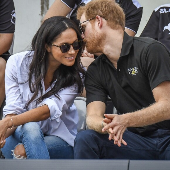 Première apparition officielle du prince Harry et sa compagne Meghan Markle dans les tribunes de la finale de tennis à la troisième édition des Invictus Games à Toronto, Ontario, le 25 septembre 2017.