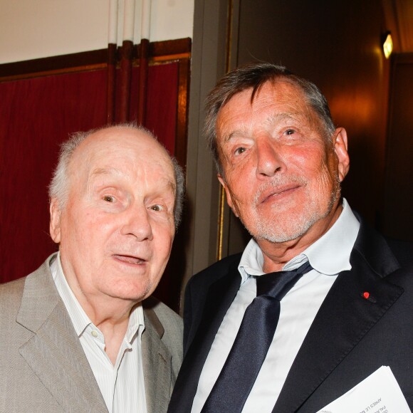 Exclusif - Michel Bouquet et Jean-Claude Camus - Jean-Claude Camus remet les insignes de Chevalier dans l'Ordre des Arts et des Lettres à Jean Robert-Charrier au théâtre de la Porte Saint-Martin à Paris le 19 juin 2017. "À la tête du théâtre privé de la Porte-Saint-Martin depuis huit ans, Jean Robert-Charrier, 33 ans seulement, n'hésite pas à faire bouger les lignes de la scène parisienne." © Coadic Guirec/Bestimage