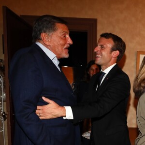 Exclusif - Jean-Claude Camus et le président de la République française Emmanuel Macron dans les loges après la représentation - Le président de la République française et sa femme la Première Dame sont allés à la représentation de la pièce de théâtre "Le Tartuffe" au théâtre de La Porte Saint-Martin à Paris, France, le 14 octobre 2017. © Sébastien Valiela/Bestimage