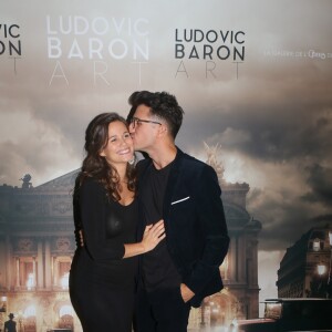 Exclusif - Lucie Lucas, enceinte, et Ludovic Baron au vernissage de l'exposition de l'artiste photographe Ludovic Baron à la galerie de l'Opéra Garnier à Paris, France, le 19 octobre 2017. © Veeren/Bestimage