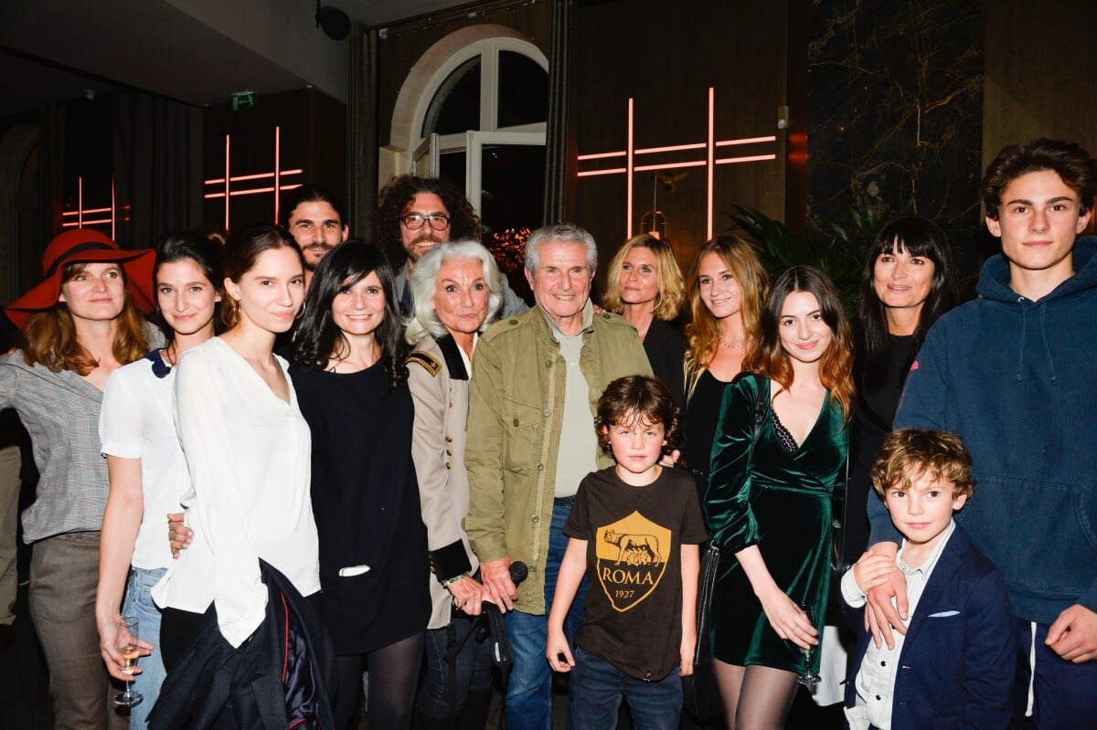 Photo Semiexclusif Claude Lelouch avec sa compagne Valérie Perrin, sa soeur Martine Lelouch Photo Semiexclusif Claude Lelouch avec sa compagne Valérie Perrin, sa soeur Martine Lelouch