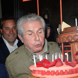 Semi-exclusif - Claude Lelouch et Benjamin Patou - Le réalisateur français C. Lelouch célèbre ses 80 ans au restaurant Victoria à Paris, France, le 30 octobre 2017. © Coadic Guirec/Bestimage