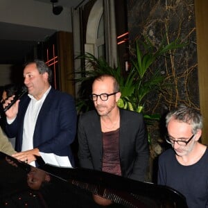 Semi-exclusif - Claude Lelouch, Benjamin Patou, Calogero et Vincent Delerm - Le réalisateur français C. Lelouch célèbre ses 80 ans au restaurant Victoria à Paris, France, le 30 octobre 2017. © Coadic Guirec/Bestimage