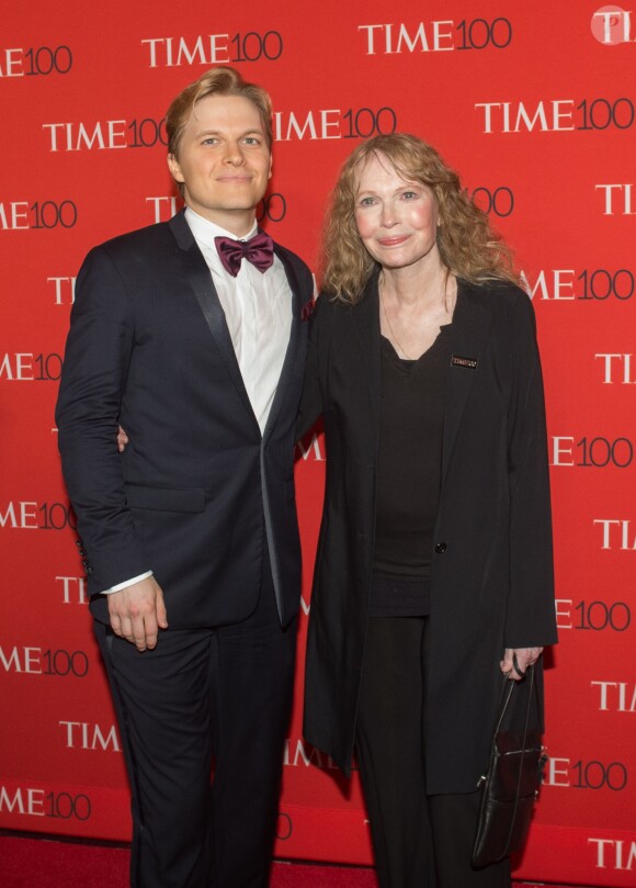 Ronan Farrow et sa mère Mia Farrow à la soirée TIME 100 Gala à New York, le 26 avril 2017.