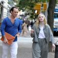 Elle Fanning et Jude Law sur le tournage de "A Rainy Day in New York" de Woody Allen, à New York le 20 octobre 2017.