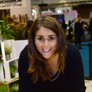 Exclusif - Valérie Bénaïm bricole durant la Foire De Paris Hors-Série Maison à la Porte de Versailles à Paris le 3 novembre 2017. © Giancarlo Gorassini / Bestimage