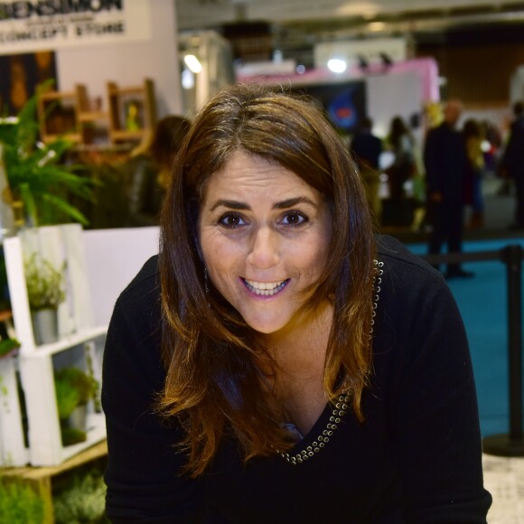 Exclusif - Valérie Bénaïm bricole durant la Foire De Paris Hors-Série Maison à la Porte de Versailles à Paris le 3 novembre 2017. © Giancarlo Gorassini / Bestimage