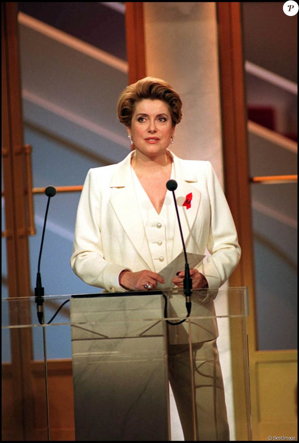 Catherine Deneuve aux César 1994. - Purepeople
