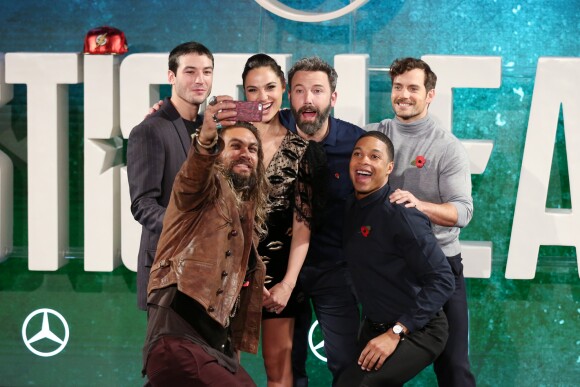 Jason Momoa, Gal Gadot, Henry Cavill, Ezra Miller, Ray Fisher et Ben Affleck - Première du film "Justice League" à Londres le 4 novembre 2017.