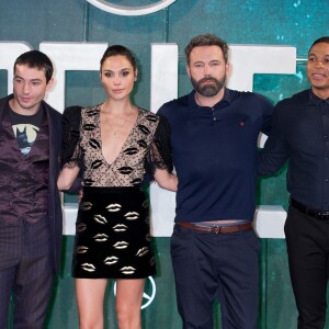 Jason Momoa, Gal Gadot, Henry Cavill, Ezra Miller, Ray Fisher et Ben Affleck - Première du film "Justice League" à Londres le 4 novembre 2017.