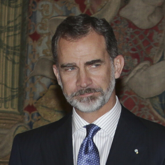 Le roi Felipe VI et la reine Letizia d'Espagne (habillée d'une robe Carolina Herrera) ont pris part le 7 novembre 2017 à un dîner offert par le président de l'Etat d'Israël Reuven Rivlin et sa femme Nechama au palais du Pardo, à Madrid, en conclusion de leur visite officielle de deux jours en Espagne.
