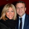 Exclusif - Emmanuel Macron et sa femme Brigitte (Brigitte Trogneux) - Représentation de la pièce "Pleins Feux" au théâtre Hébertot à Paris le 2 février 2017. © Coadic Guirec/Bestimage
