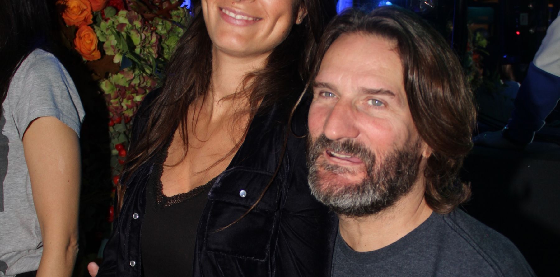 Qui Est La Compagne De Julien Pasquet Frédéric Beigbeder et sa femme Lara en soirée au Flore pour un prix