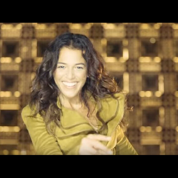 Nâdiya tease son nouveau clip "UNITY" avec une vidéo postée sur Youtube le 31 octobre 2017.