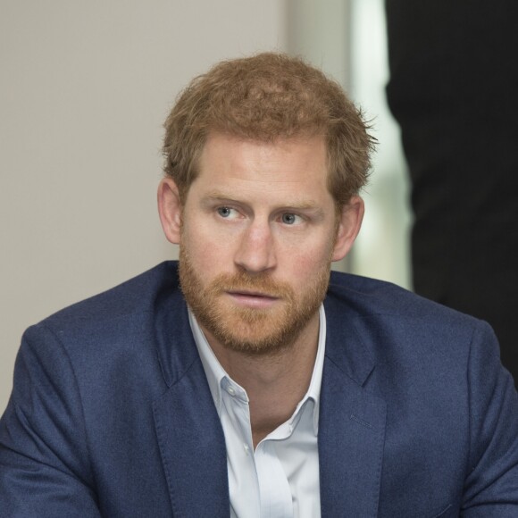 Le prince Harry visite le gymnase Orestad, une école innovante faisant partie d'un réseau mondial encourageant les étudiants à identifier et à résoudre les problèmes auxquels leur génération est confrontée, à Copenhague, le 26 octobre 2017