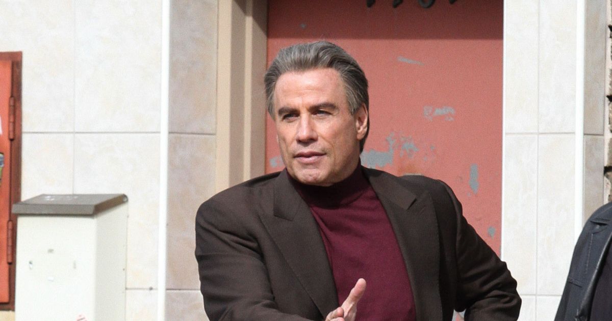 John Travolta  les cheveux  gris sur le tournage du film 